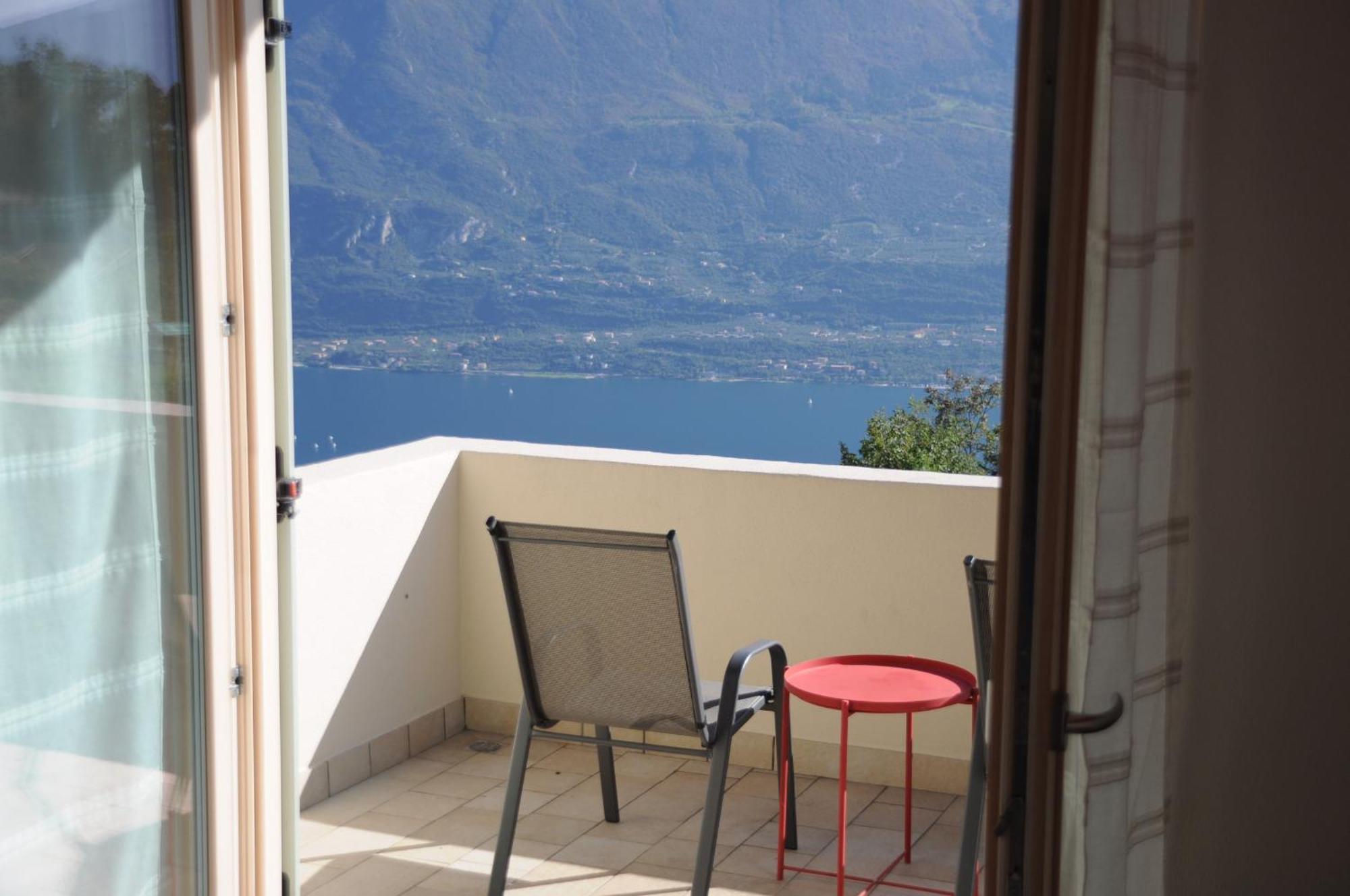 Villetta 56 Blu Yellow And Red Lake View Garden Private Parking By Garda Domus Mea Tremosine Exterior foto